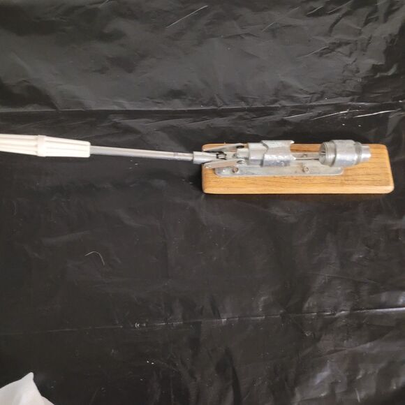 Vintage Reeds Rocket Nut Cracker Nutcracker Model 816 Made in USA - Picture 2 of 6